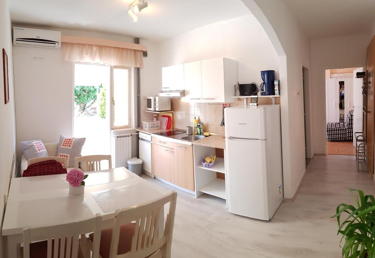 Apartments Lori โปเรช ภายนอก รูปภาพ