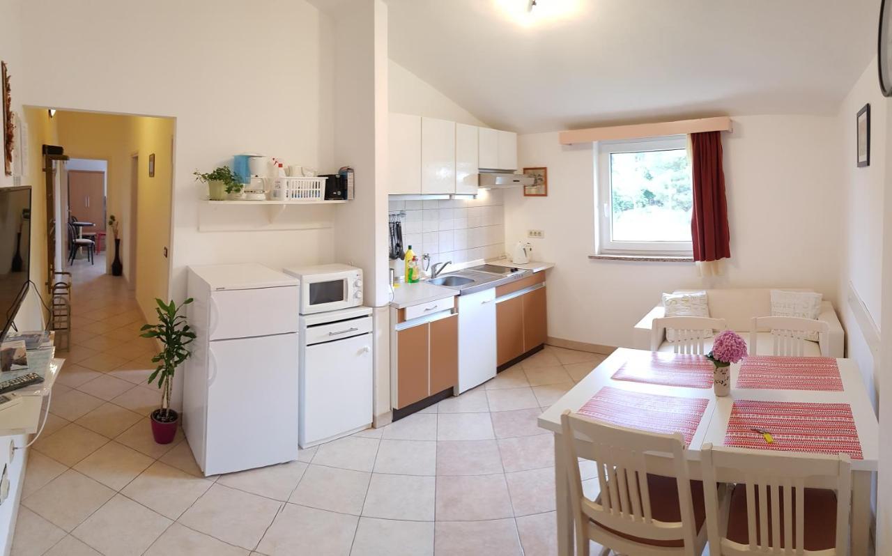 Apartments Lori โปเรช ภายนอก รูปภาพ